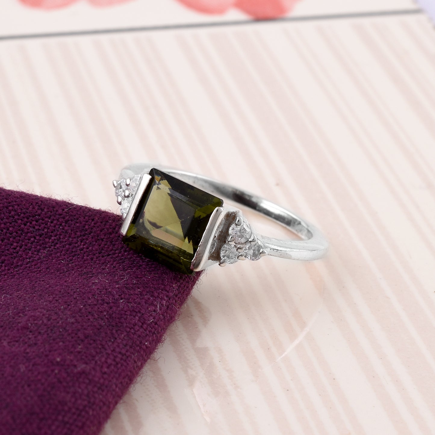 Cut Moldavite Gemstone Ring in 925 Sterling Silver – Elegant & Rare