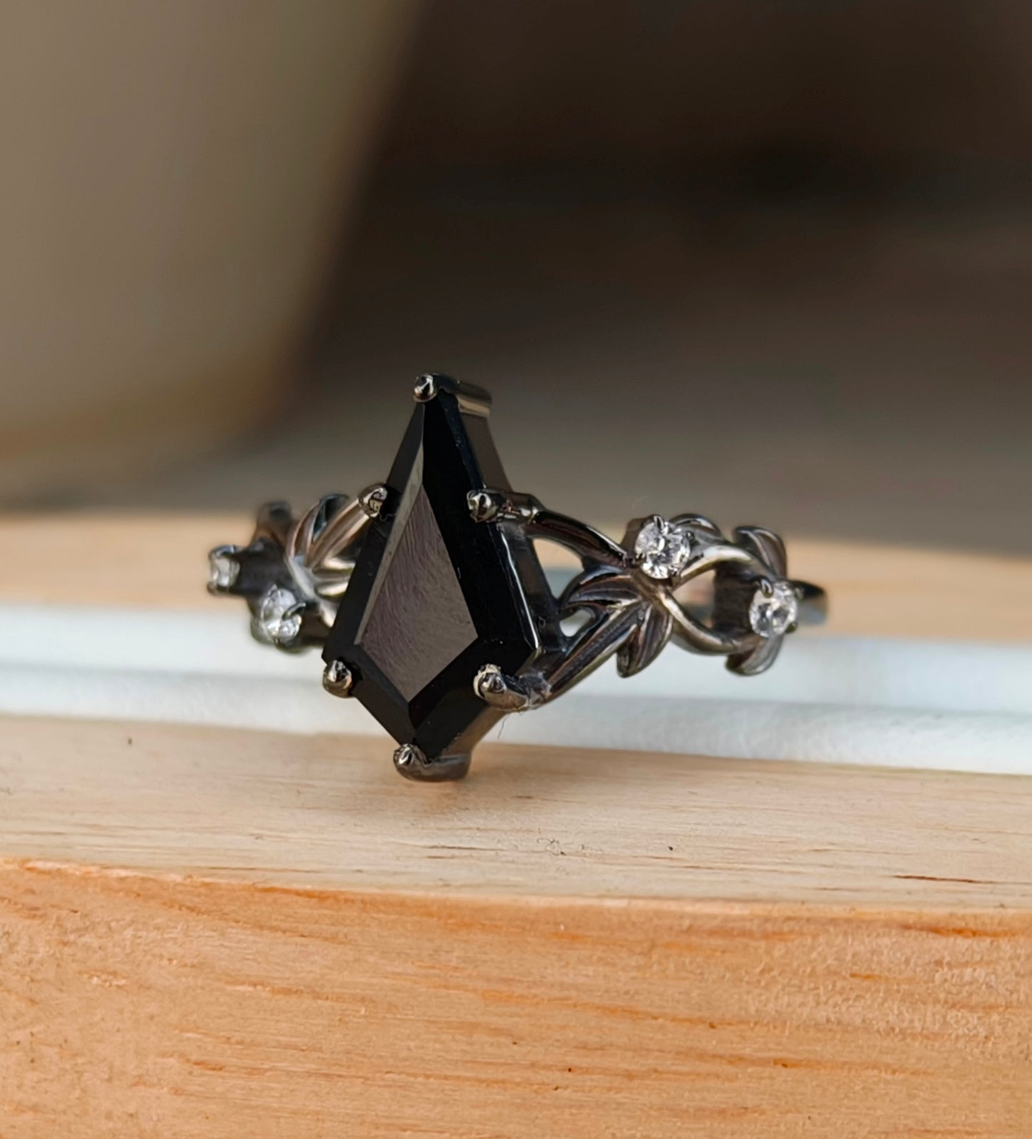 Witchy Leaf Black Onyx 925 Silver Ring - SilverForestaa