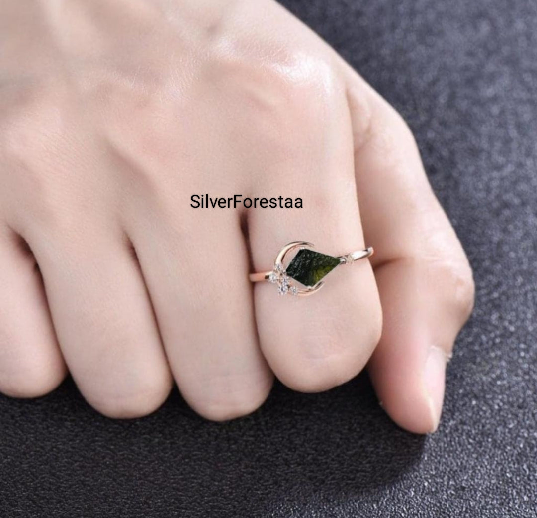 Moldavite Gemstone Silver Ring – Exquisite Green Beauty