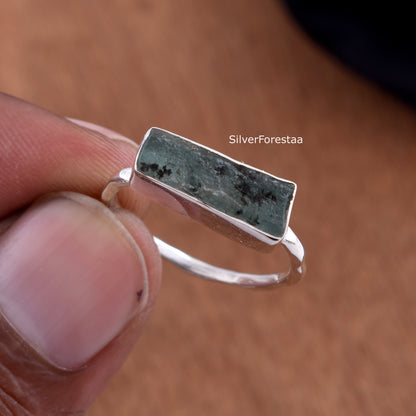 Raw Emerald Chips Ring – Sterling Silver Jewelry