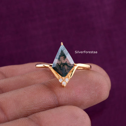 Kite Shape Moss Agate Engagement Ring – 925 Sterling Silver