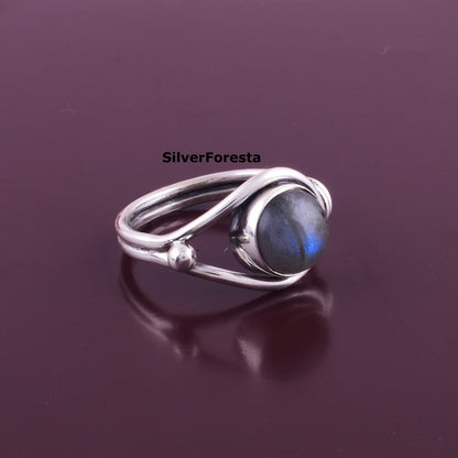 Elegant Labradorite Statement Ring in Pure 925 Silver