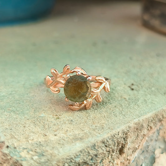 Witchy Leaf Twig Moldavite Ring 925 Silver - SilverForestaa