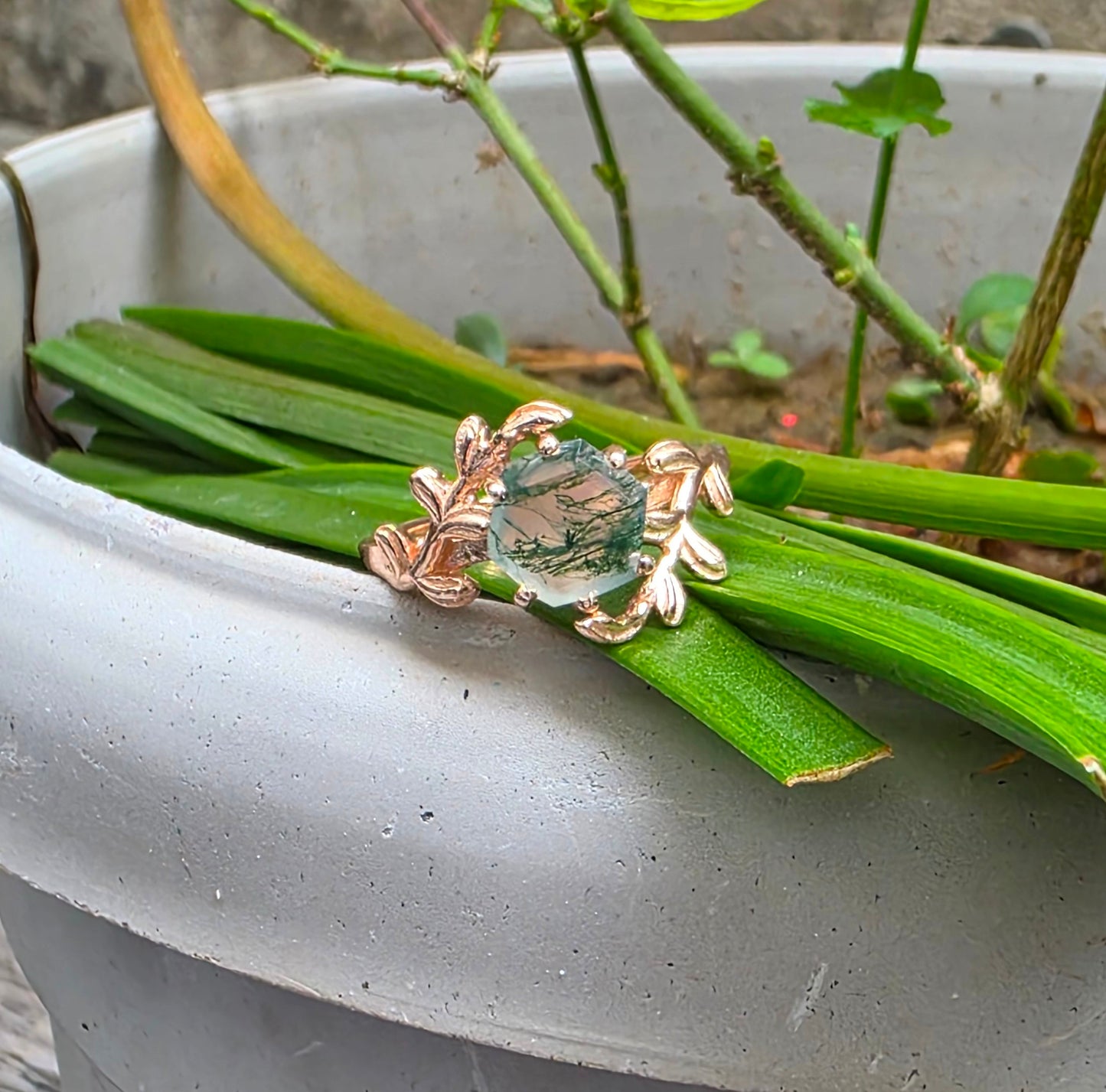 Vintage Moss Agate Hexagon Leaf Ring for Women - SilverForestaa