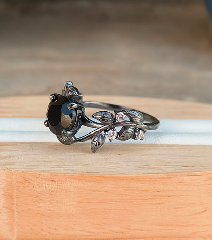 Witchy Leaf Black Onyx Ring - SilverForestaa