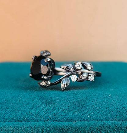 Witchy Leaf Black Onyx Ring - SilverForestaa