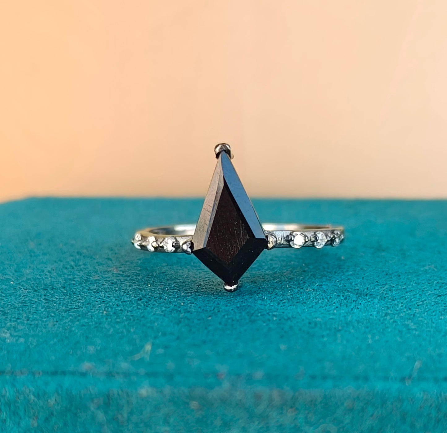 Kite Black Onyx Ring 925 Silver - SilverForestaa