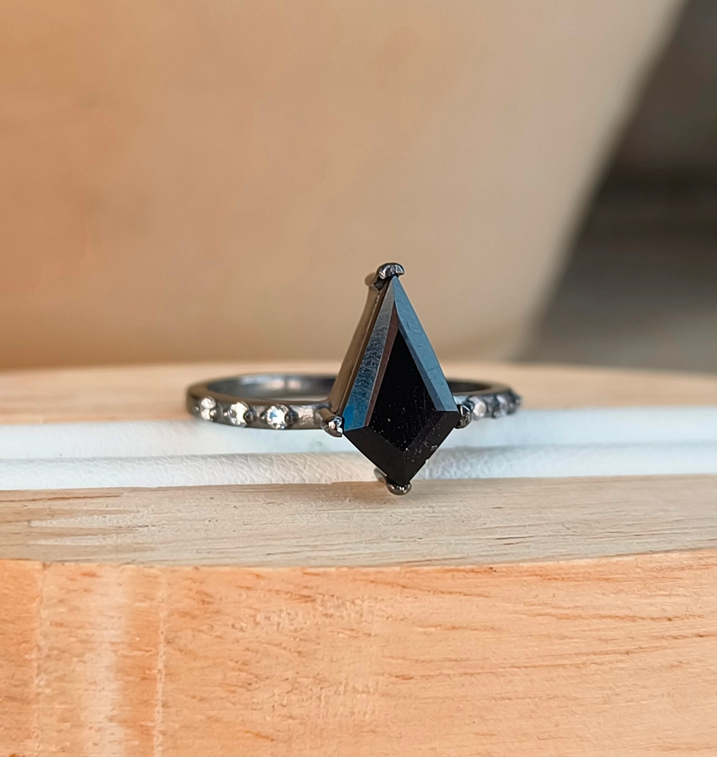 Kite Black Onyx Ring 925 Silver - SilverForestaa