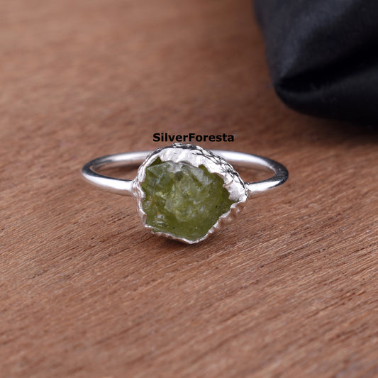 925 Sterling Silver Peridot Ring - SilverForestaa