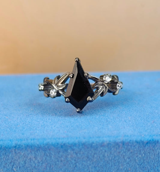 Witchy Leaf Black Onyx 925 Silver Ring - SilverForestaa