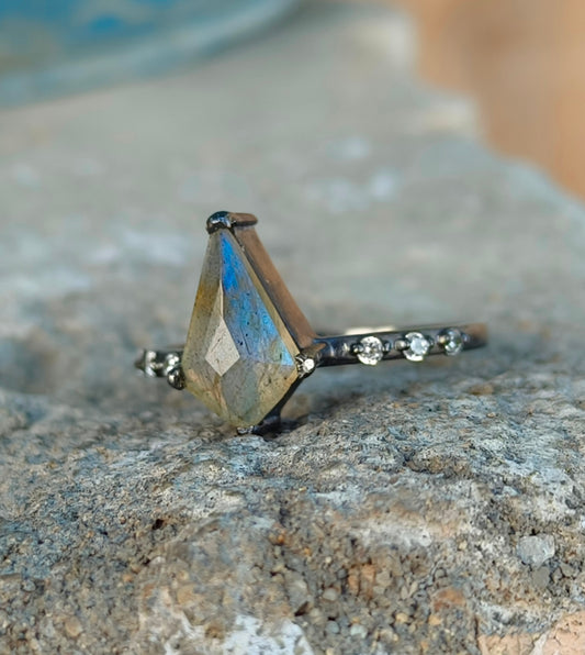 Witchy Rainbow Labradorite Kite Ring – Sterling Silver