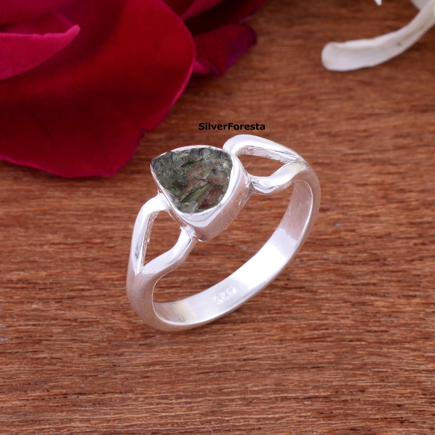 Minimalist Moldavite Ring – Natural Transformation Crystal