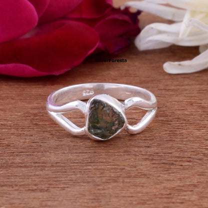 Minimalist Moldavite Ring – Natural Transformation Crystal