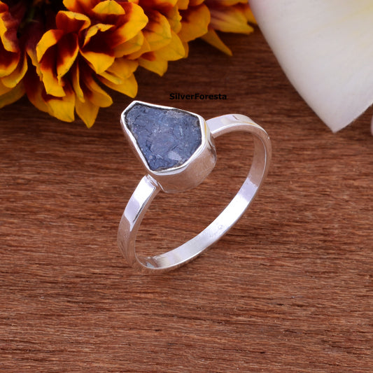 Raw Tanzanite Coffin Ring – 925 Silver